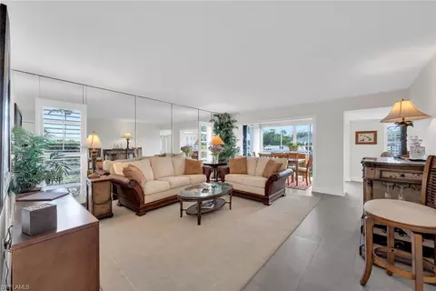 53 High Point Cir W #109, Naples, FL 34103