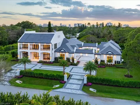 117 West St, Naples, FL 34108