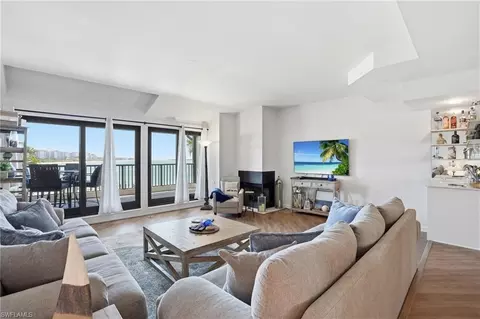 Living - 309 La Peninsula Blvd #309, Naples, FL 34113 photo 3 of 4