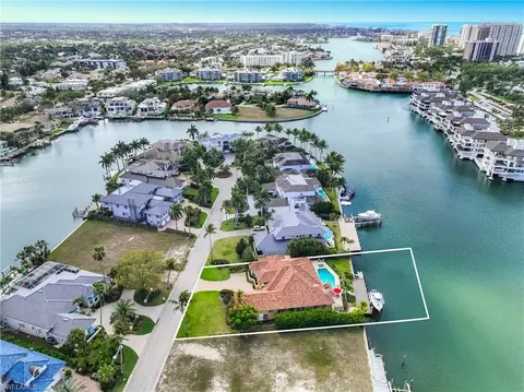 313 Neapolitan Way, Naples, FL 34103