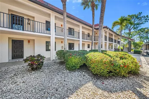 4955 Pepper Cir #B106, Naples, FL 34113