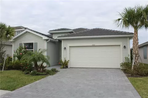 2261 Avocado Ln, Naples, FL 34120