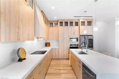 Kitchen - 653 107th Ave N, Naples, FL 34108 photo 3 of 4