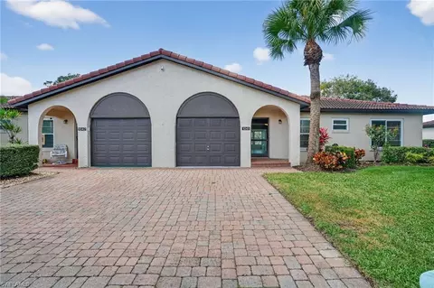 1041 Forest Lakes Dr #7D, Naples, FL 34105