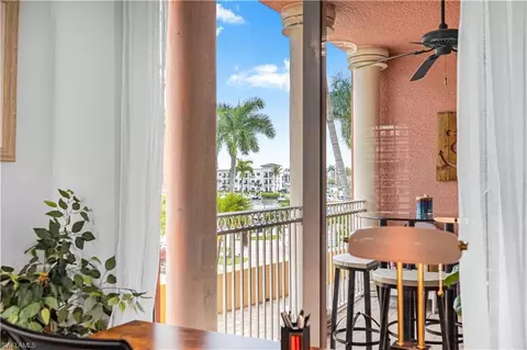 450 Bayfront Pl #4202, Naples, FL 34102