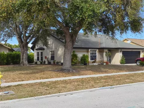 10520 Regent Cir, Naples, FL 34109