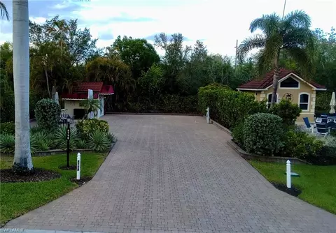 4798 Southern Breeze Dr, Naples, FL 34114