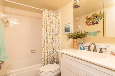 Bath - 1021 3rd St S #306, Naples, FL 34102 photo 3 of 3