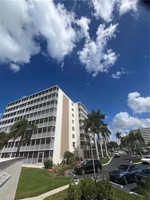 3 Bluebill Ave #207, Naples, FL 34108