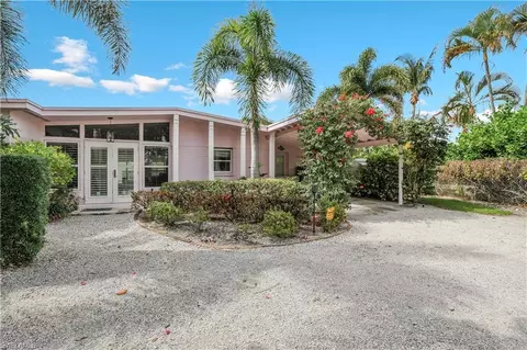 1712 Harbor Ln, Naples, FL 34104