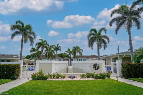 Exterior - 680 12th Ave S #680, Naples, FL 34102 photo 6 of 9