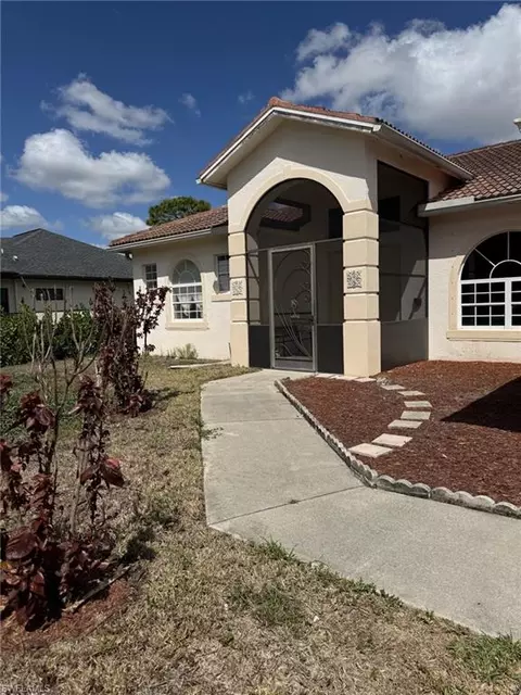 2041 24th Ave NE, Naples, FL 34120