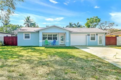 3470 Lakeview Dr, Naples, FL 34112