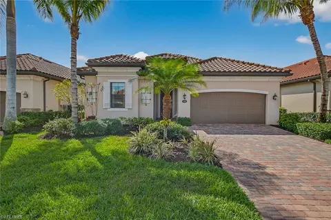 3001 Aviamar Cir, Naples, FL 34114