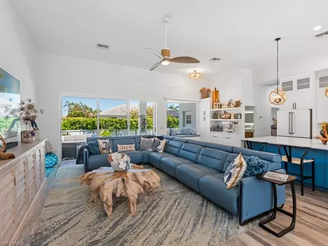 679 Seagrape Dr, Marco Island, FL 34145