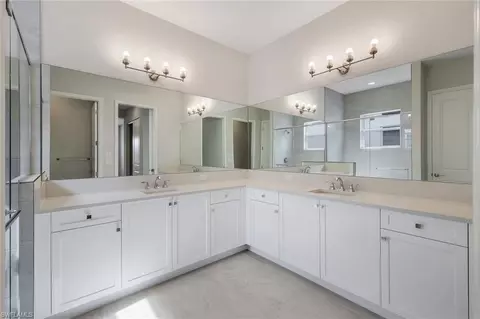 Bath - 2741 Durham Cir, Naples, FL 34112 photo 2 of 4