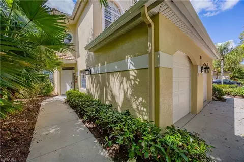 89 Silver Oaks Cir #5-201, Naples, FL 34119