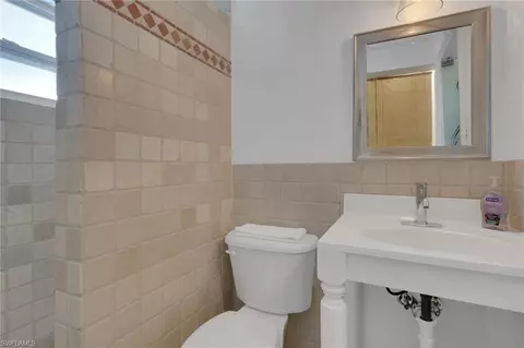 Bath - 1293 Rainbow Ct, Naples, FL 34110 photo 2 of 4