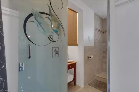 Bath - 1293 Rainbow Ct, Naples, FL 34110 photo 3 of 4