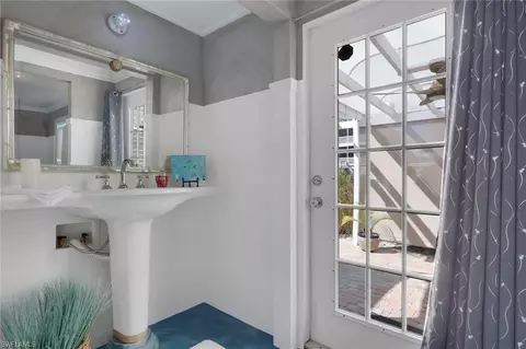 Bath - 1293 Rainbow Ct, Naples, FL 34110 photo 1 of 4
