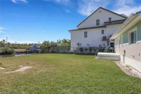 Exterior - 1278 Rainbow Ct, Naples, FL 34110 photo 5 of 8