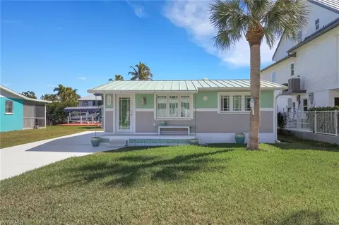 Exterior - 1278 Rainbow Ct, Naples, FL 34110 photo 3 of 8