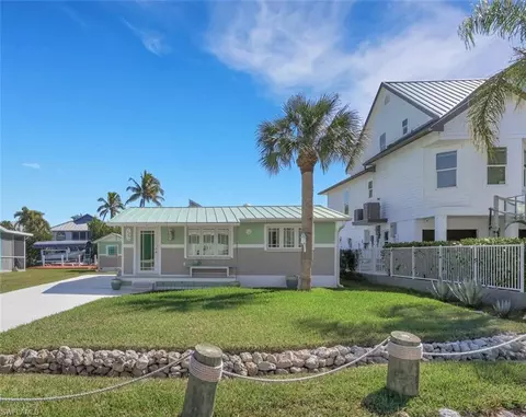 Exterior - 1278 Rainbow Ct, Naples, FL 34110 photo 2 of 8