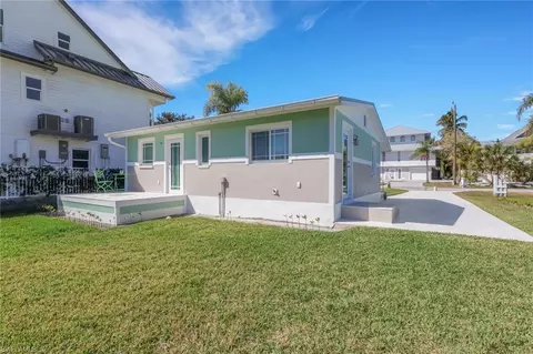 Exterior - 1278 Rainbow Ct, Naples, FL 34110 photo 6 of 8