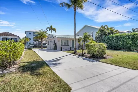1290 Venetian Way, Naples, FL 34110