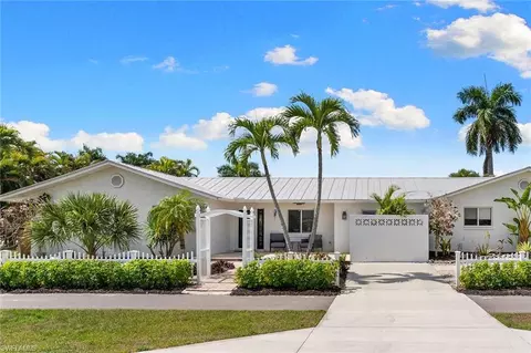 699 99th Ave N, Naples, FL 34108