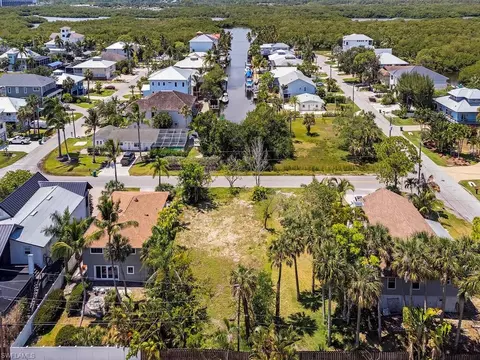 723 Glendale Ave, Naples, FL 34110 photo 2