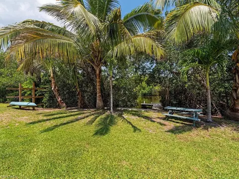 723 Glendale Ave, Naples, FL 34110 photo 4
