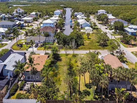 723 Glendale Ave, Naples, FL 34110 photo 9