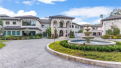 13323 Rosewood Ln, Naples, FL 34119