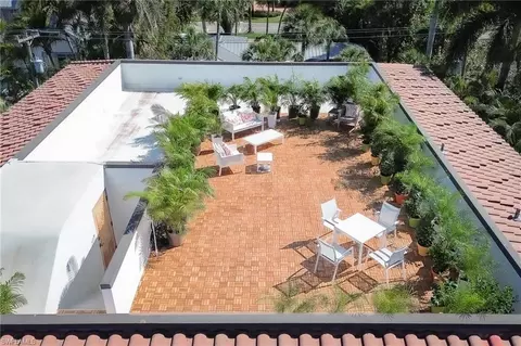 Exterior - 200 S Golf Dr, Naples, FL 34102 photo 5 of 10