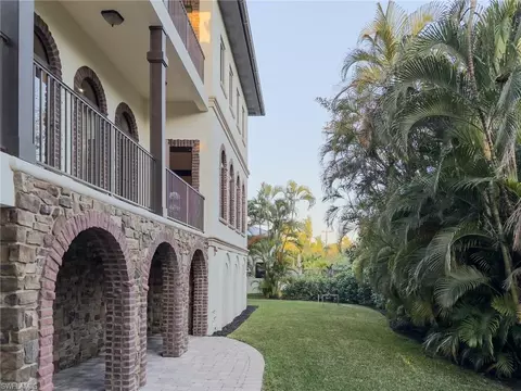 Exterior - 200 S Golf Dr, Naples, FL 34102 photo 8 of 10