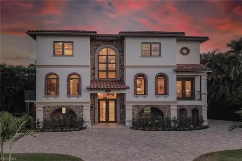 200 S Golf Dr, Naples, FL 34102