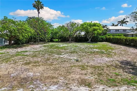 574 Tigertail Ct, Marco Island, FL 34145