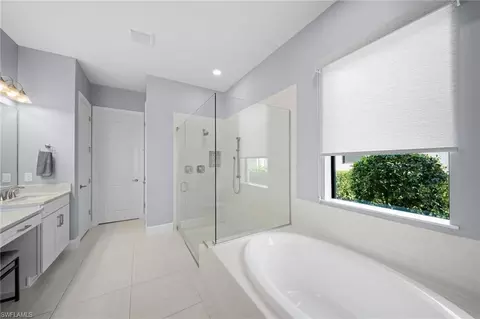 Bath - 9400 Montelanico Loop, Naples, FL 34119 photo 2 of 5