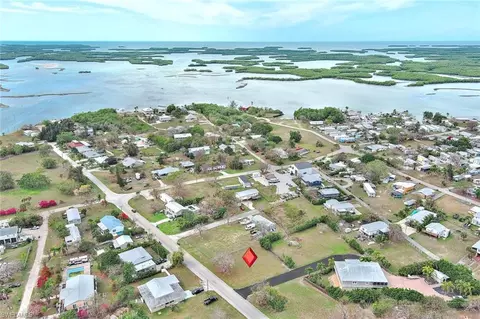 261 Smallwood Dr, Chokoloskee, FL 34138