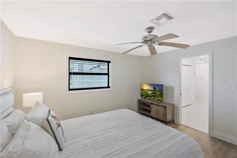 Bedroom - 480 Oak Ave, Naples, FL 34108 photo 5 of 6