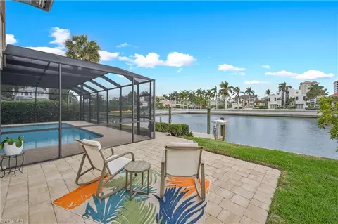 Exterior - 480 Oak Ave, Naples, FL 34108 photo 9 of 13