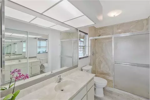 Bath - 480 Oak Ave, Naples, FL 34108 photo 1 of 3