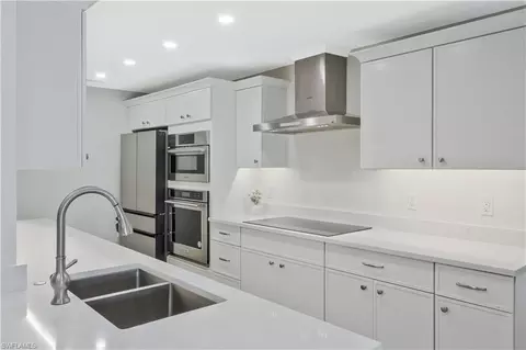 Kitchen - 480 Oak Ave, Naples, FL 34108 photo 4 of 4