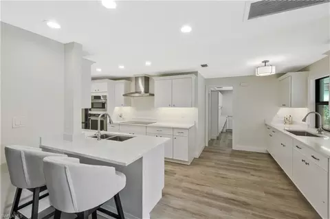 Kitchen - 480 Oak Ave, Naples, FL 34108 photo 2 of 4