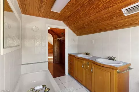 Bath - 91 Constitution Dr, Naples, FL 34112 photo 4 of 4