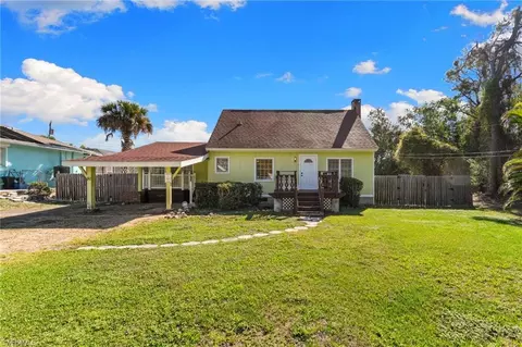 91 Constitution Dr, Naples, FL 34112