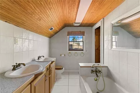 Bath - 91 Constitution Dr, Naples, FL 34112 photo 3 of 4