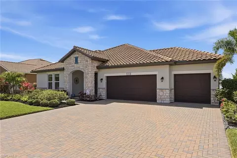 2094 Grove Dr, Naples, FL 34120