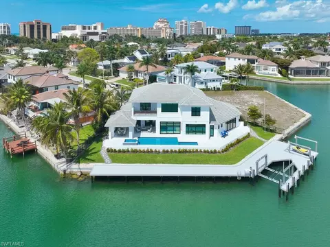 999 Spruce Ct, Marco Island, FL 34145